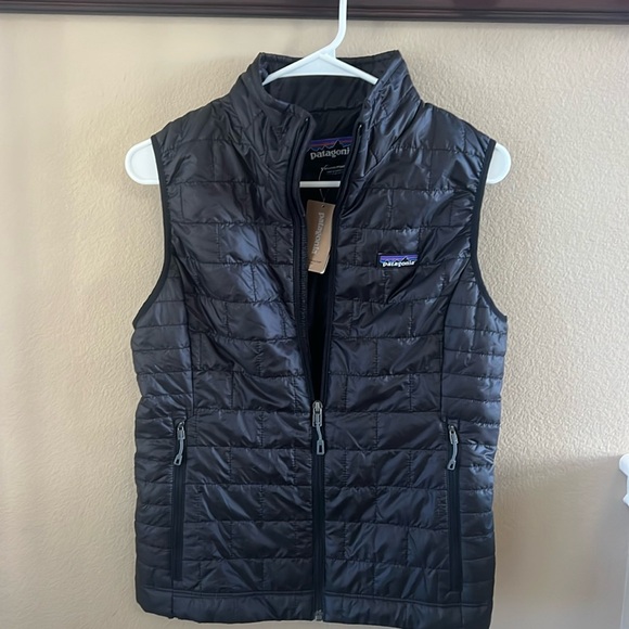 Brand new NEVER WORN Patagonia woman’s Nano Puff Vest - Picture 1 of 4